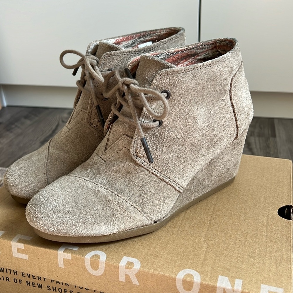 Toms Suede Wedges